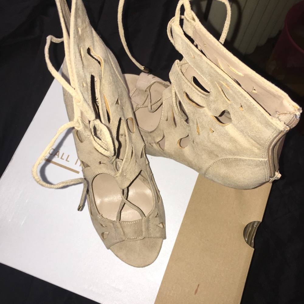Heels - Picture 4 of 4